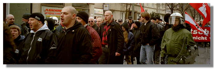 [Foto:mar-2001-demonstration.jpg]