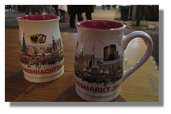 [Foto:weihnachtstasse-bauch.jpg]