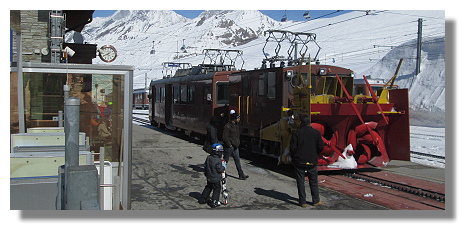 [Foto:riffelberg-gornergratbahn-schneepflug.jpg]