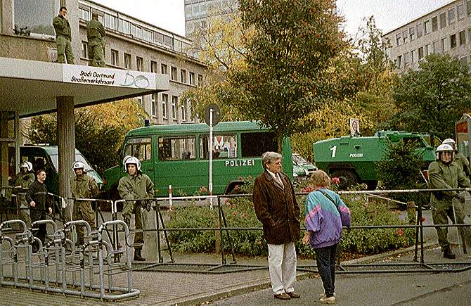 [Foto:okt-2000-loewenstrasse.jpg]