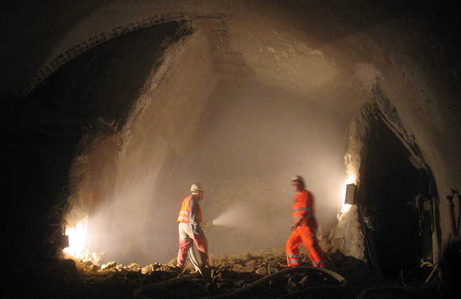 [Foto:tunnelbau-richtung-borsigplatz.jpg]