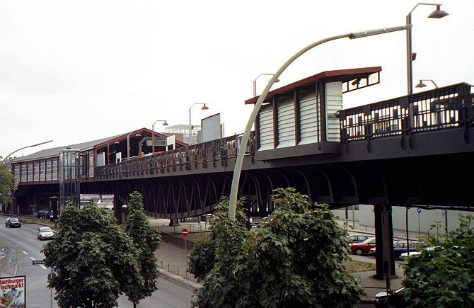 [Foto:bahnhof-baumwall.jpg]