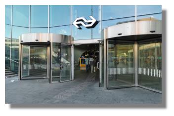 [Foto:arnhem-bahnhof-eingang.jpg]