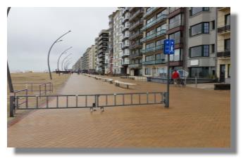 [Foto:de-panne-promenade-gitter.jpg]