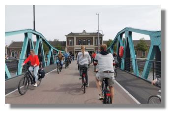 [Foto:middelburg-bahnhof-radfahrer.jpg]