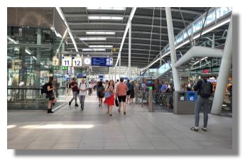 [Foto:utrecht-centraal-bahnhofshalle.jpg]