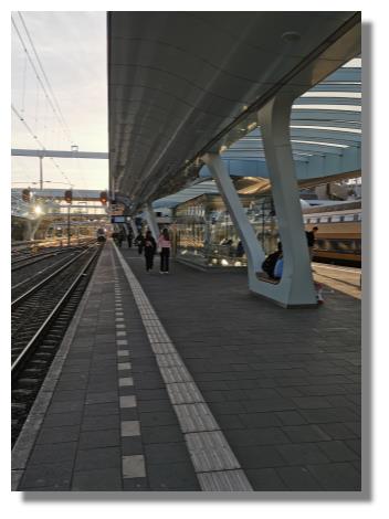 [Foto:arnhem-bahnhof-gleise.jpg]