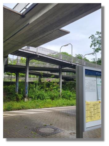 [Foto:capelle-bahnsteig-vitrine.jpg]