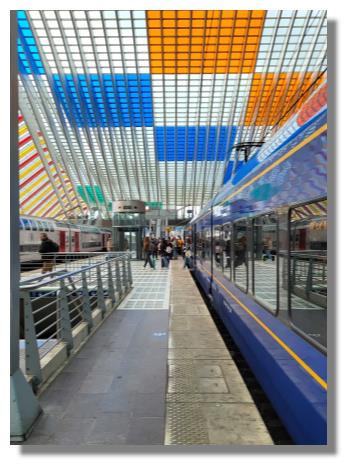 [Foto:liege-guillemins-bahnhof-blau.jpg]