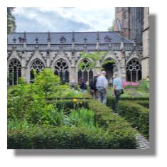 [Foto:utrecht-kreuzgang-garten.jpg]
