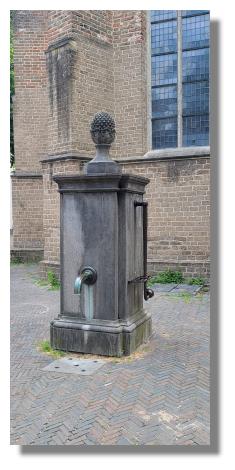[Foto:utrecht-pieterskerk-brunnen.jpg]
