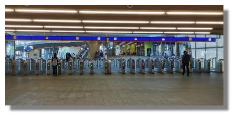 [Foto:arnhem-bahnhof-sperren.jpg]