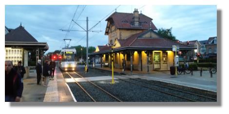[Foto:de-haan-strassenbahn-bei-nacht.jpg]