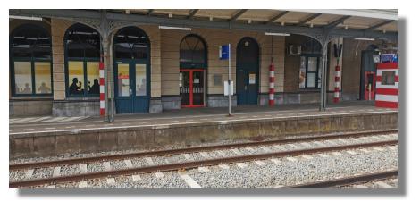 [Foto:middelburg-bahnhof-tueren.jpg]