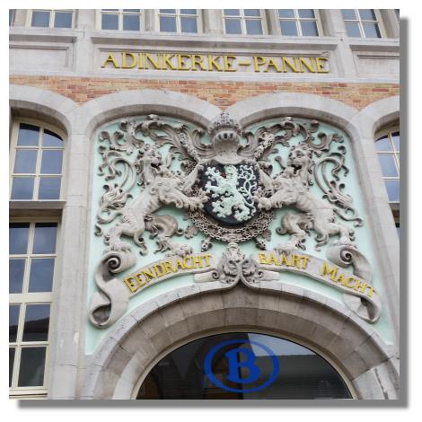 [Foto:de-panne-bahnhof-portal.jpg]