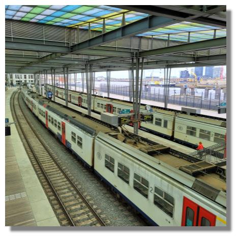 [Foto:oostende-bahnhof-zuege.jpg]