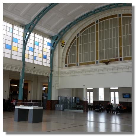 [Foto:oostende-bahnhofshalle.jpg]
