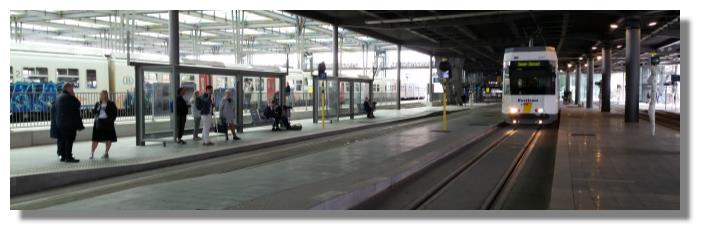[Foto:oostende-bahnhof-strassenbahn.jpg]