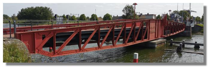 [Foto:souburg-bruecke-seitlich.jpg]