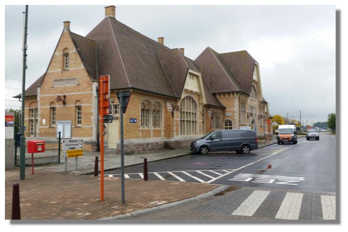 [Foto:de-panne-bahnhof-seitlich.jpg]