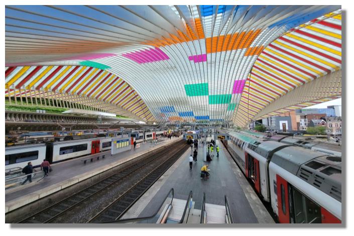 [Foto:liege-guillemins-bahnhofshalle.jpg]