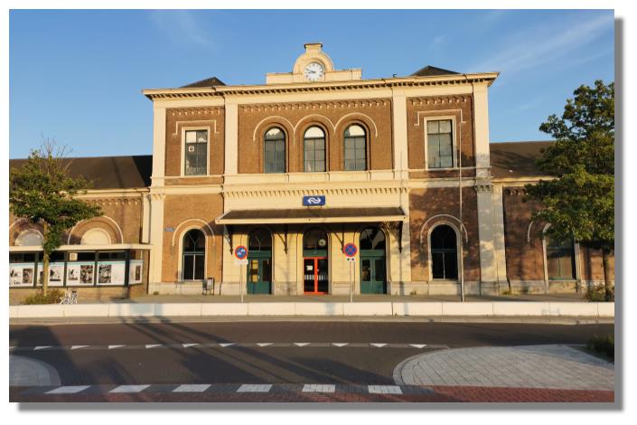 [Foto:middelburg-bahnhof-eingang.jpg]