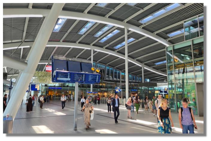 [Foto:utrecht-centraal-bahnhofshalle.jpg]