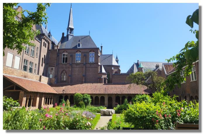 [Foto:utrecht-klostergang.jpg]