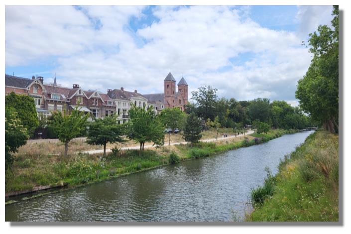 [Foto:utrecht-stadsbuitengracht-panorama.jpg]