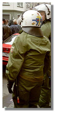 [Foto:mar-2001-polizei.jpg]