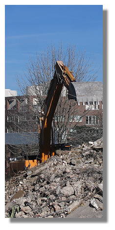 [Foto:abriss-volkswohlbund-bagger-gelb.jpg]