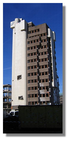 [Foto:abriss-volkswohlbund-hochhaus.jpg]