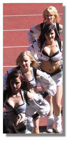 [Foto:das-wunder-von-bern-rewe2006-cheerleader.jpg]