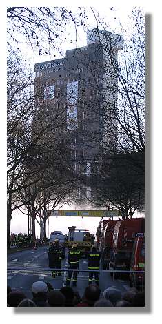 [Foto:sprengung-volkswohlbund-hochhaus.jpg]