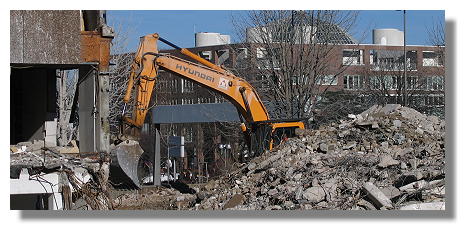 [Foto:abriss-volkswohlbund-bagger-gelb.jpg]