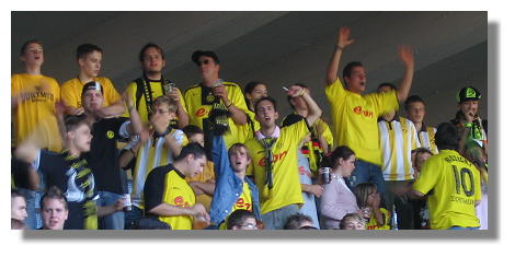 [Foto:bvb-fans-rewe-charity.jpg]