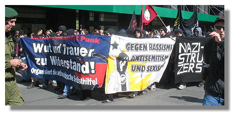 [Foto:demo-gegen-rechte-gewalt.jpg]