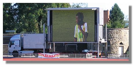 [Foto:dfb-pokalspiel-rewe-charity.jpg]