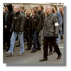 [Foto:mar-2001-demonstration.jpg]