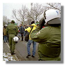 [Foto:mar-2001-polizei.jpg]