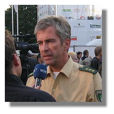 [Foto:sep-2009-interview-polizeisprecher.jpg]