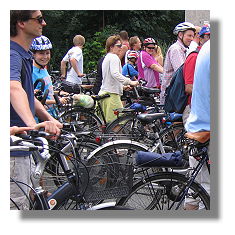 [Foto:stillleben-b1-radfahrer-im-stau.jpg]