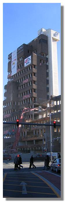 [Foto:abriss-volkswohlbund-hochhaus.jpg]