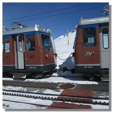 [Foto:rotenboden-zahnradbahn-doppeltraktion.jpg]