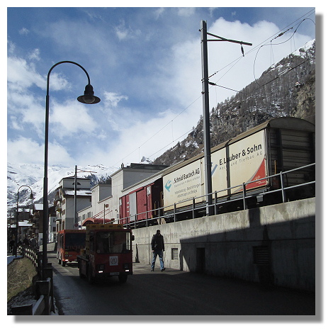 [Foto:zermatt-eisenbahn-gueterverkehr.jpg]