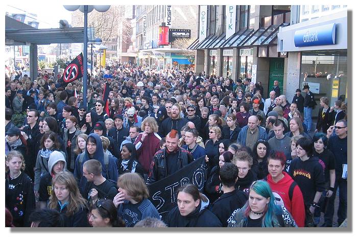 [Foto:demo-gegen-rechte-gewalt.jpg]