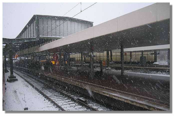 [Foto:schneefall-in-duisburg-hbf.jpg]