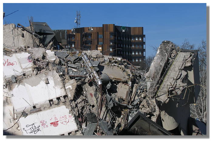 [Foto:sprengung-volkswohlbund-hochhaus.jpg]